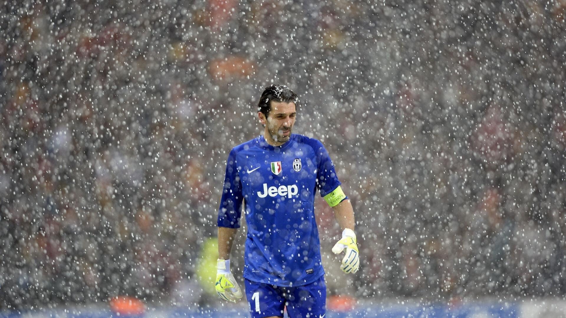 意甲联赛激战正酣，国际米兰领跑积分榜，尤文图斯紧追不舍